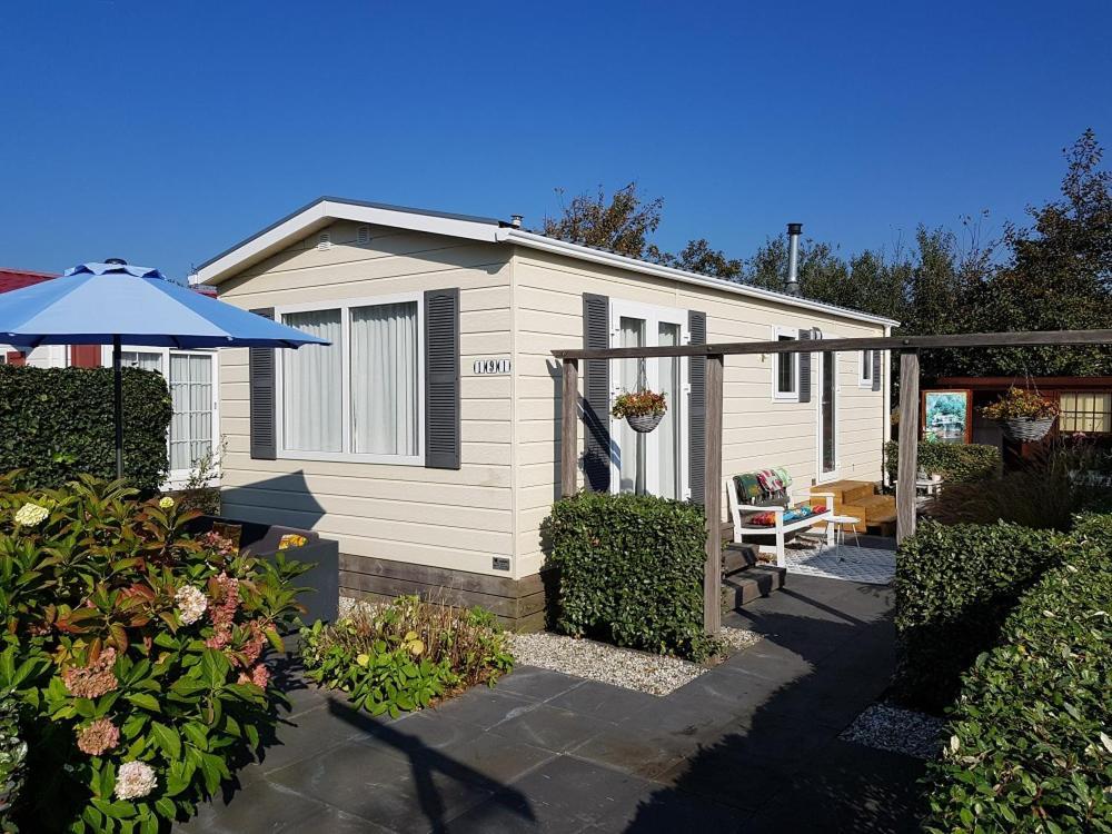 Strandhuis De Zon - Recreatiepark De Watersnip Petten Bagian luar foto